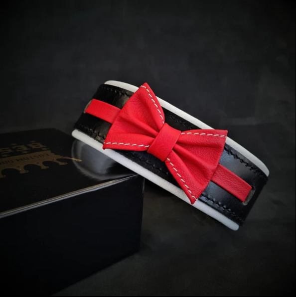 "Bowtie" Halsband Braun-Schwarz oder Rot-Schwarz