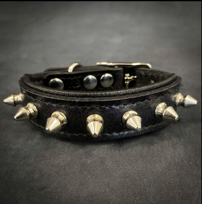 "Spiky" Halsband in div. Farben